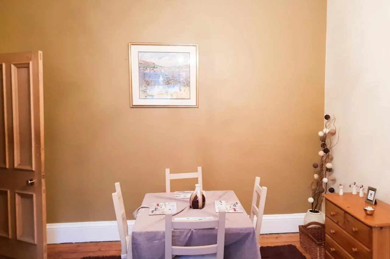 Bright 1 Bedroom Apartment Near City Centre Edinburgh