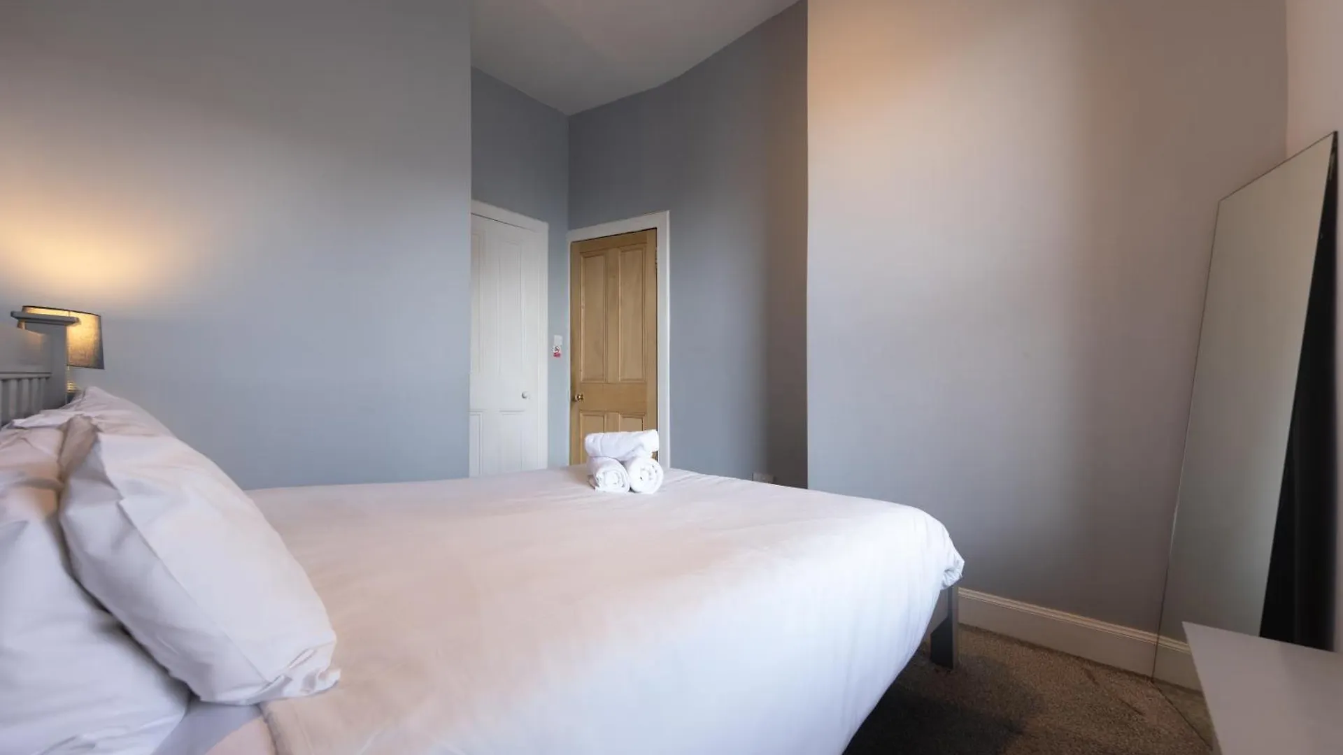 Bright 1 Bedroom Apartment Near City Centre Edinburgh