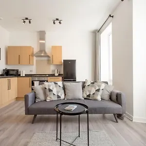  Apartment Modern & Bright 1 Bed For 4 Close To Centre!